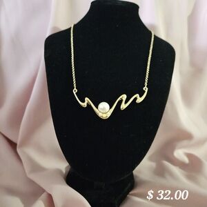 Elegant Gold Wave Necklace with Pearl